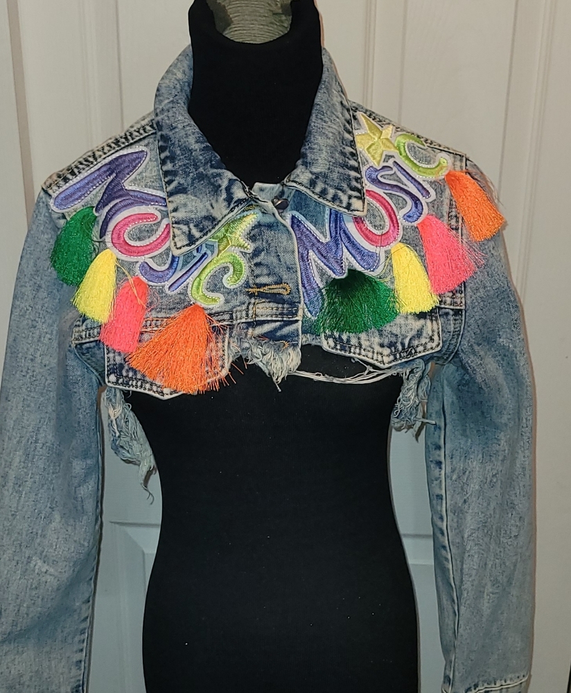 Fashionable crop jean jacket.